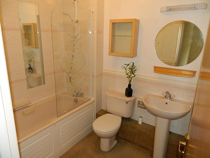 Kingswood Drive, Belmont Heights, Sutton £875 PCM Unfurnished