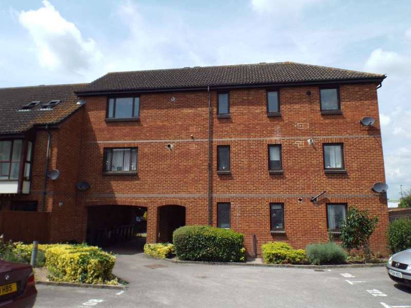 Exterior: Farriers Road, Epsom