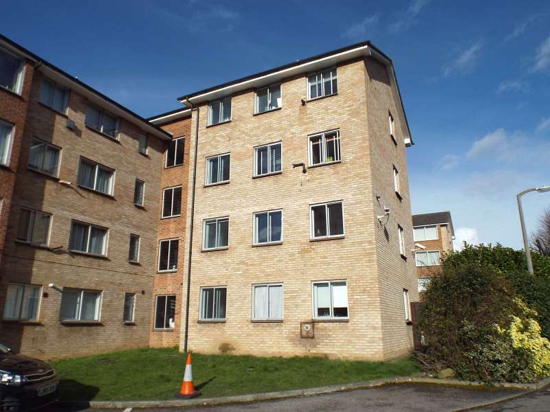 Exterior: Apsley Court, Wellesley Road, Sutton
