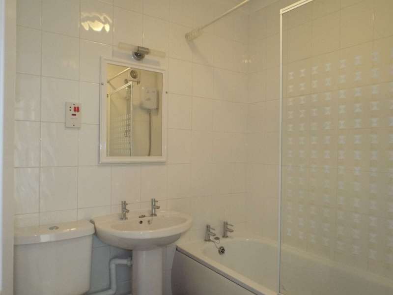 Audley Place, Camborne Road, Sutton £925 PCM Unfurnished Huggins