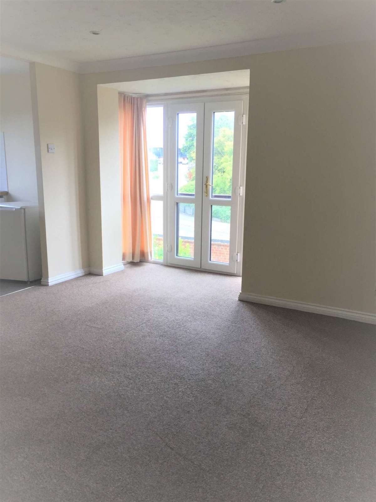 Farriers Road, Epsom £1025 PCM Unfurnished Huggins Edwards & Sharp