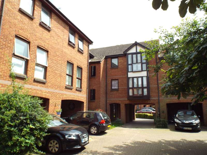 Farriers Road, Epsom £1025 PCM Unfurnished Huggins Edwards & Sharp