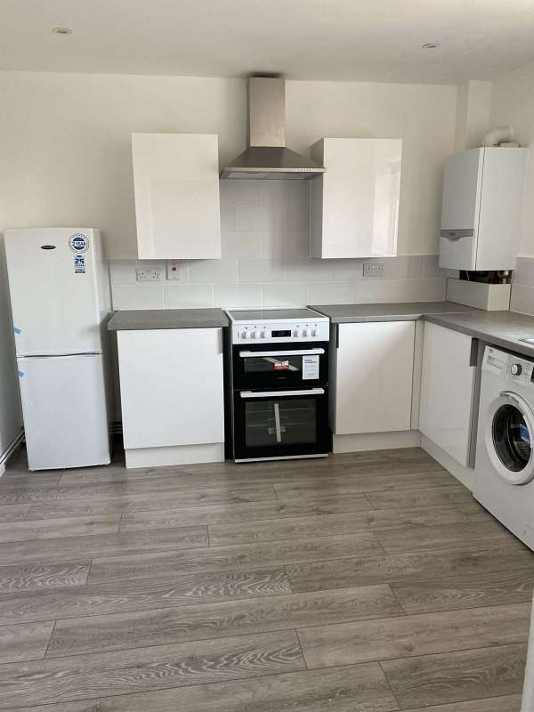 Kitchen: Central Road, Worcester Park