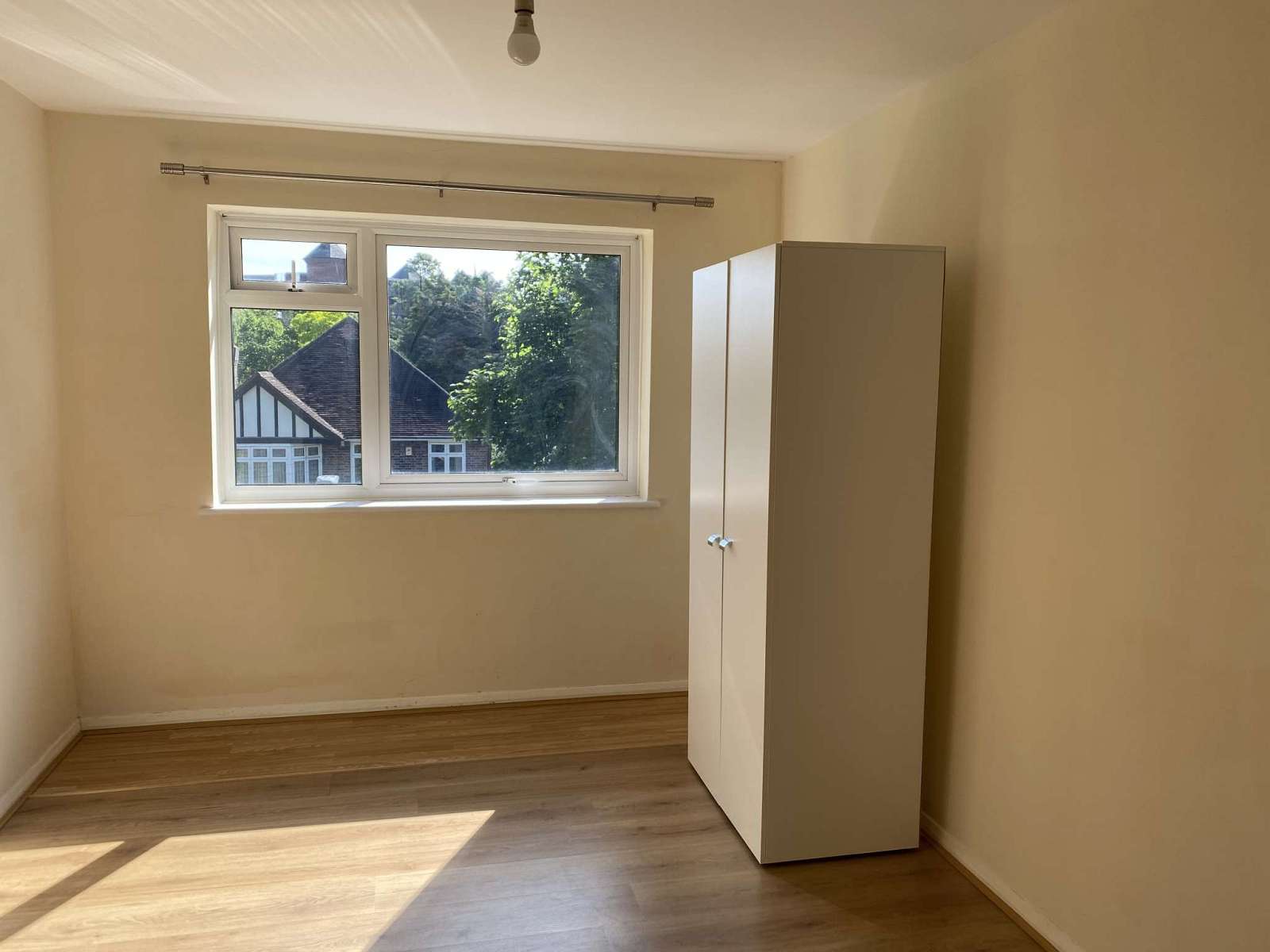 Lindsay Court, Sherwood Park Road, Sutton £975 PCM Unfurnished