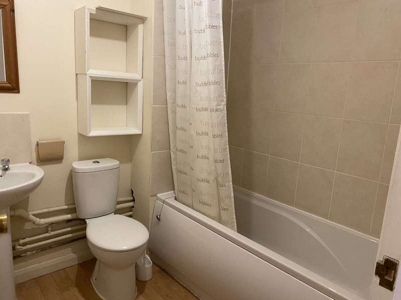 Frobisher Court, Station Approach, Cheam £900 PCM UNFURNISHED