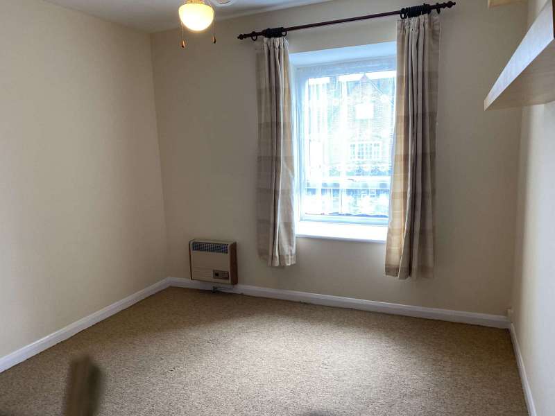 Frobisher Court, Station Approach, Cheam £900 PCM UNFURNISHED