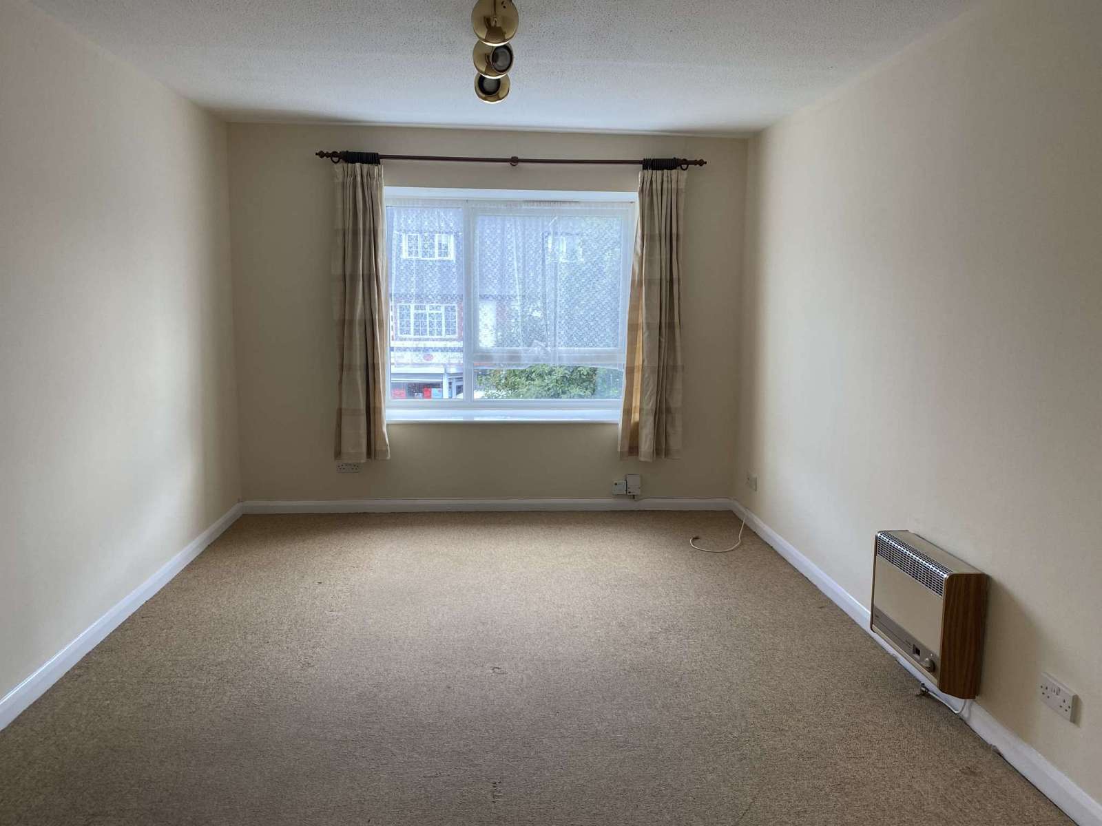 Frobisher Court, Station Approach, Cheam £900 PCM UNFURNISHED