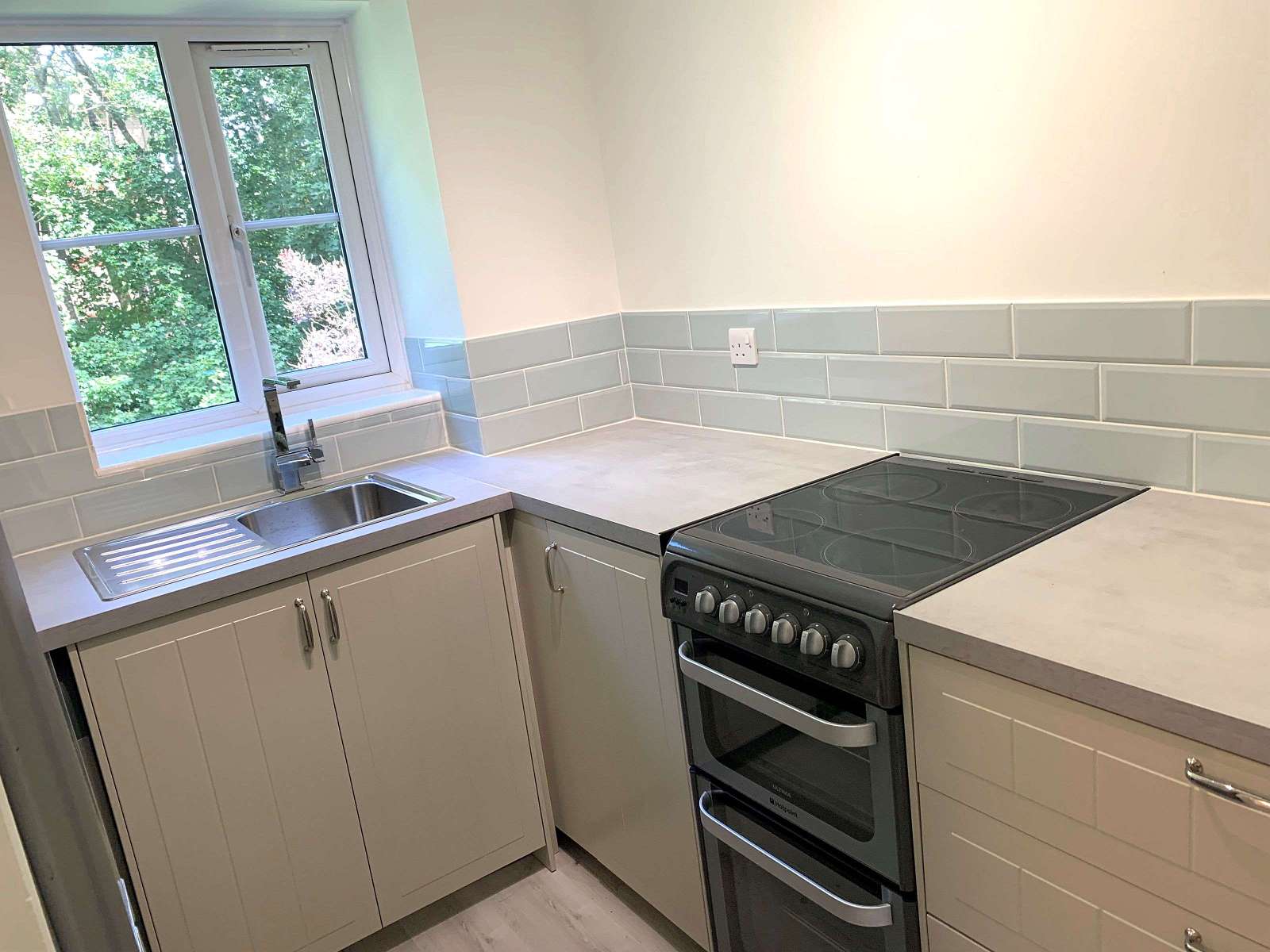 Chipstead Close, Sutton £900 PCM Unfurnished Huggins Edwards & Sharp