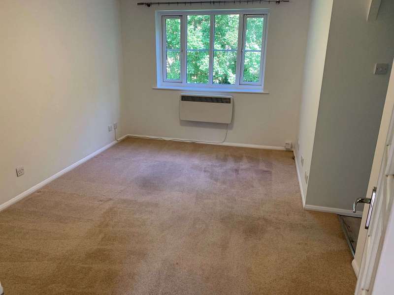 Chipstead Close, Sutton £900 PCM Unfurnished Huggins Edwards & Sharp