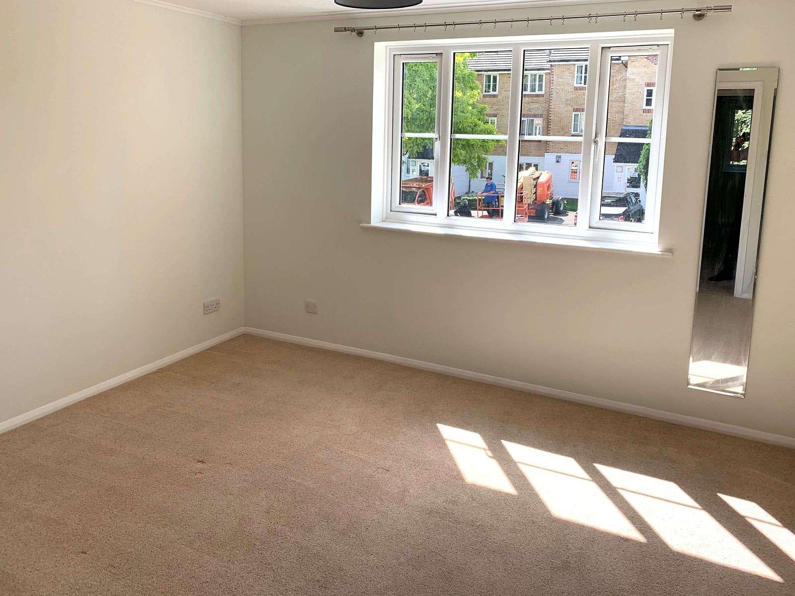 Chipstead Close, Sutton £900 PCM Unfurnished Huggins Edwards & Sharp