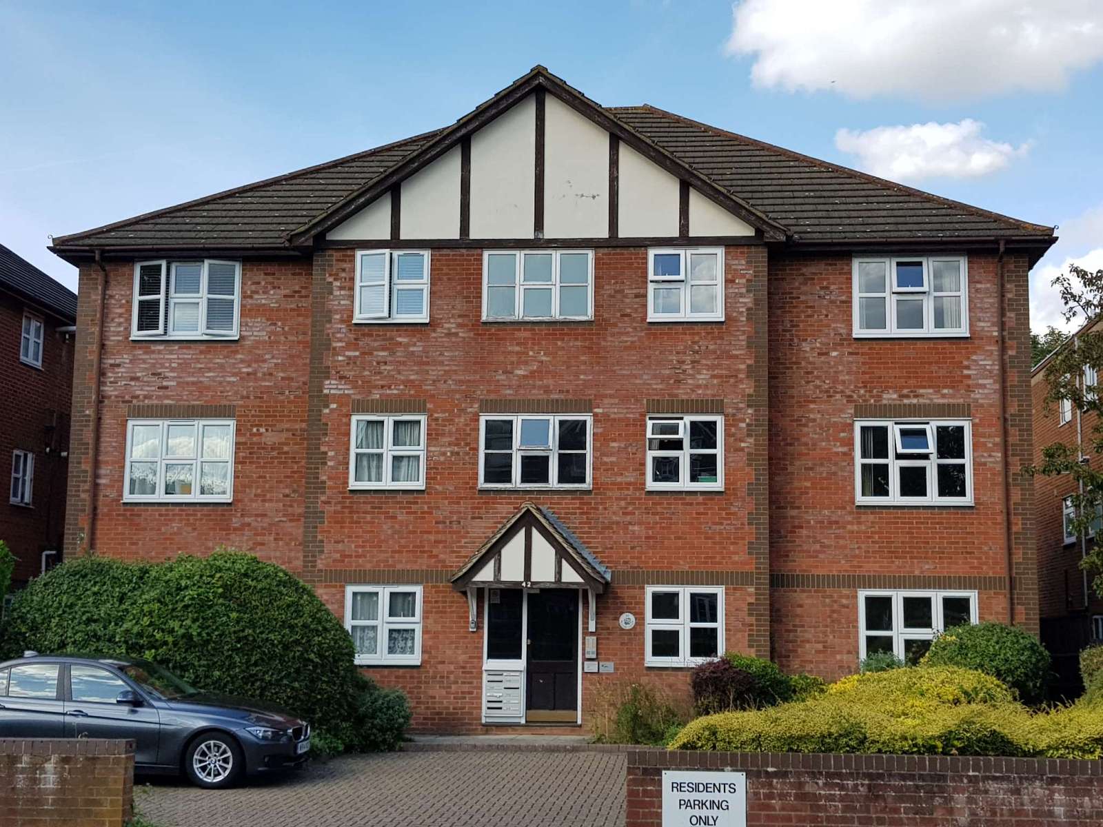 Claire Court, Mulgrave Road, Sutton £1000 PCM Unfurnished Huggins Edwards & Sharp