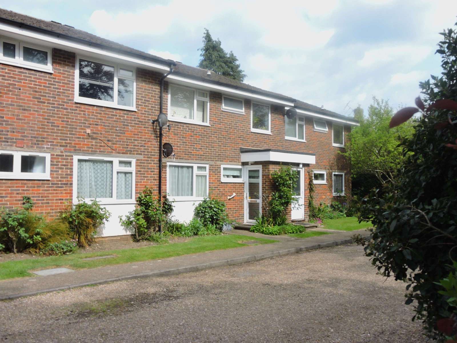 Park Lodge, Church Road, Great Bookham £299,950 Leasehold Huggins