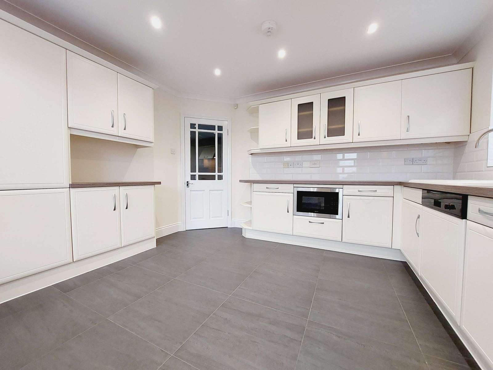 Crabtree Lane, Great Bookham £880,000 Freehold Huggins Edwards & Sharp