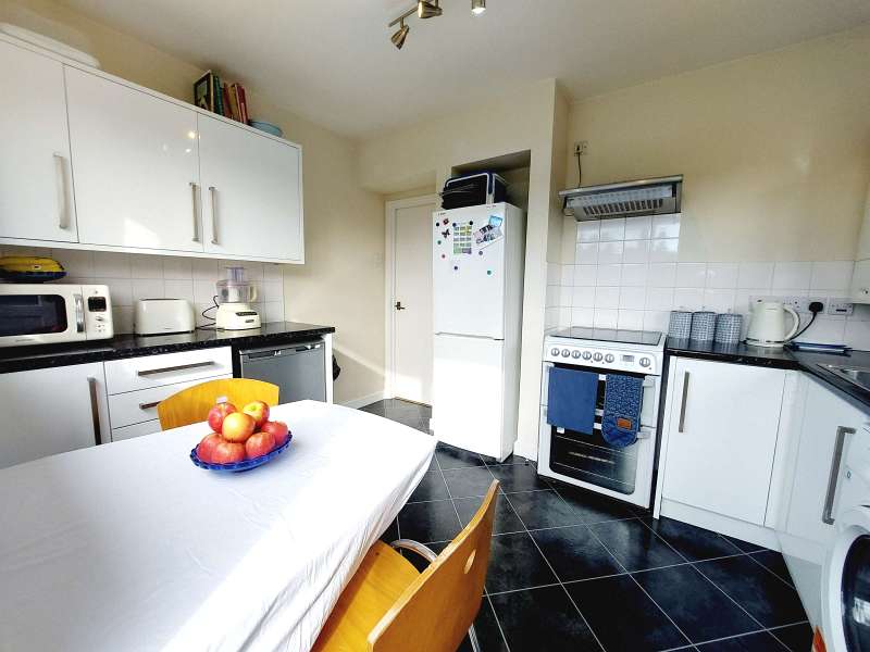 The Garstons, Great Bookham £575,000 Freehold Huggins Edwards & Sharp