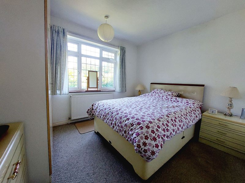 Eastwick Park Avenue, Great Bookham £525,000 Freehold Huggins Edwards & Sharp