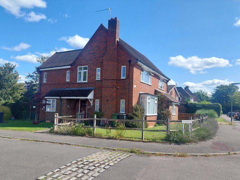 Cochrane House, Church Road, Great Bookham £325,000 Leasehold