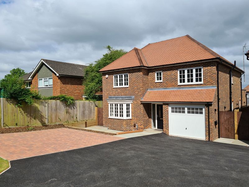Danby Croft, Leatherhead Road, Great Bookham £1,250,000 Freehold Huggins Edwards & Sharp