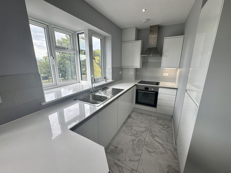 Kitchen: Stonecot Hill, North Cheam