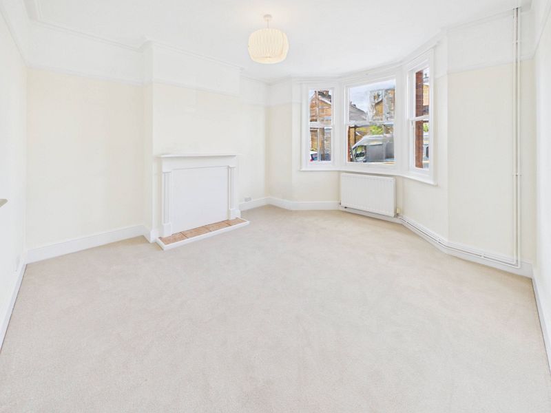Lounge: Egmont Road, Tolworth
