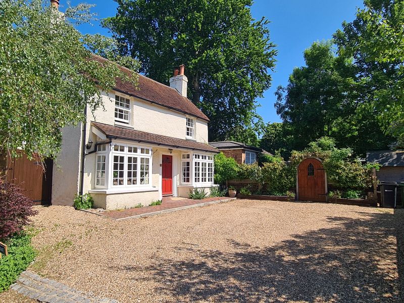 Front Elevation: Townshott Close, Great Bookham
